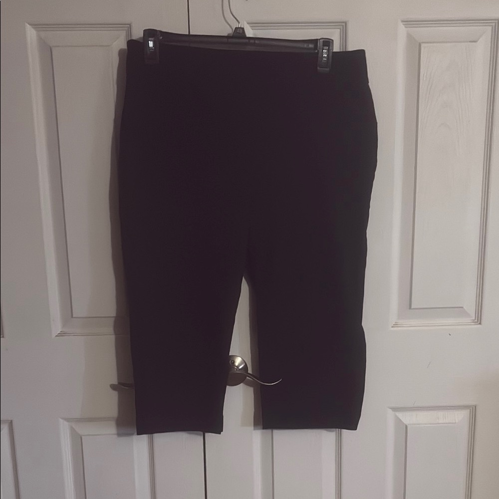 Alia Black Capris